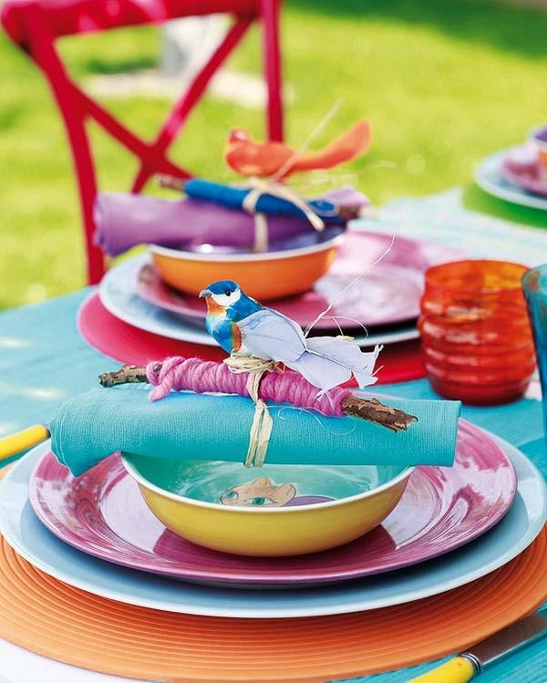 Весенний декор и яркие краски в сервировке стола к завтраку