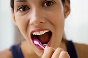 Когда лучше чистить зубы: до завтрака или после