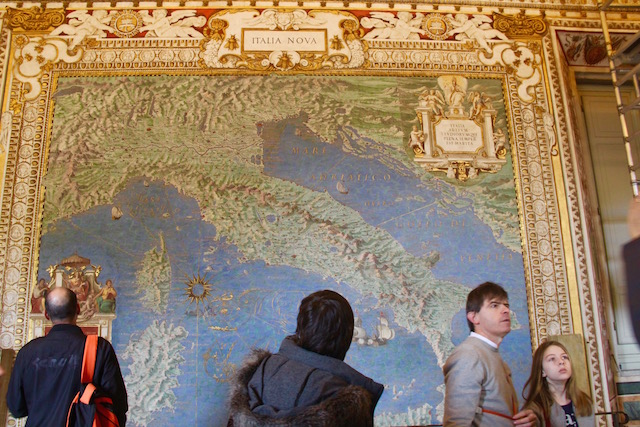 на фото один из экспонатов в галерее географических карт в музеях Ватикана