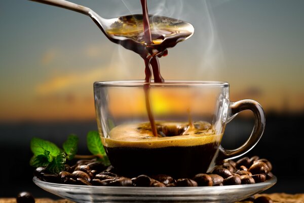 кофе кофейные зерна аромат ложка листья мяты кофе в зернах листьев мяты