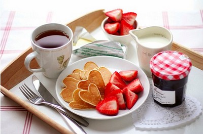Романтический завтрак в постель для любимой