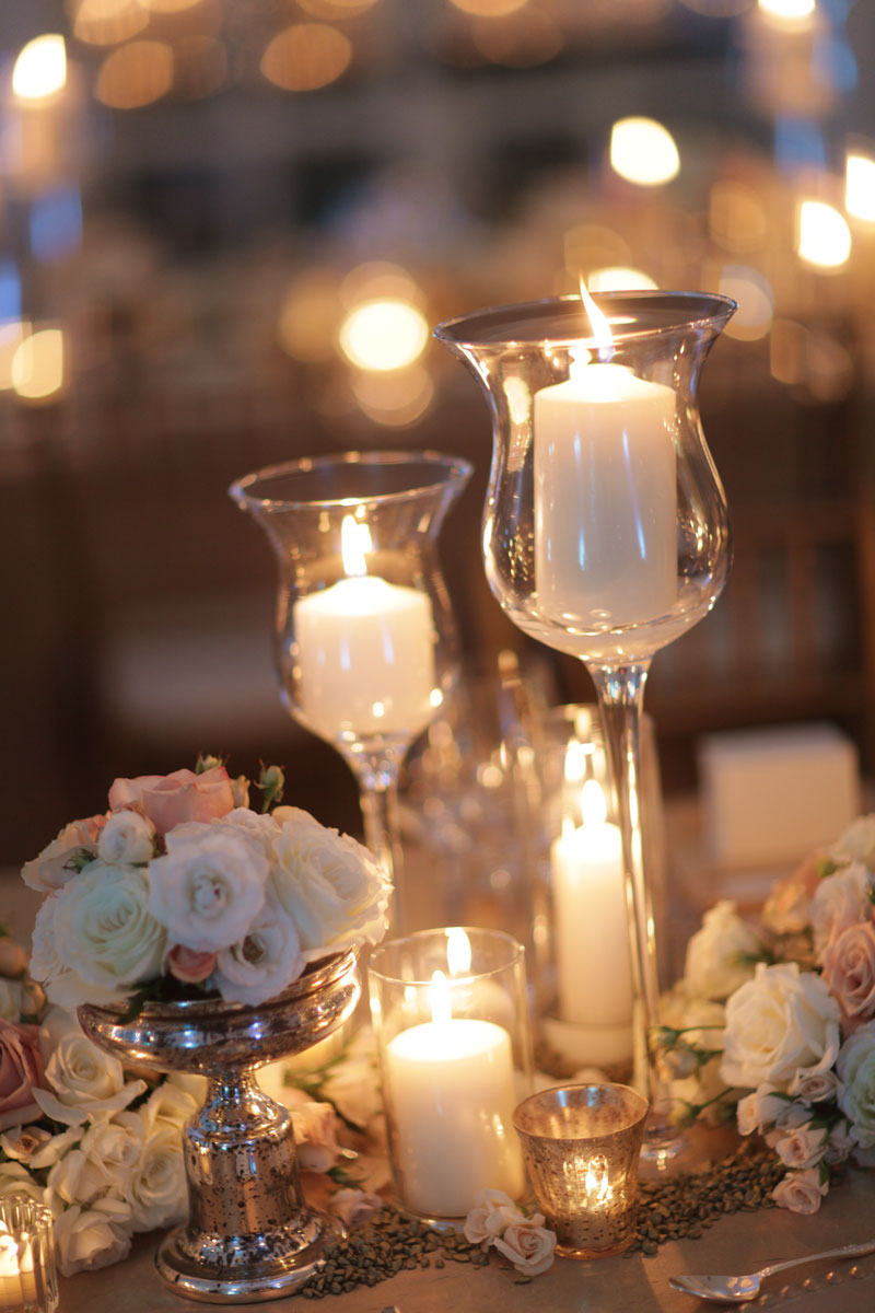 Романтический декор стола цветами