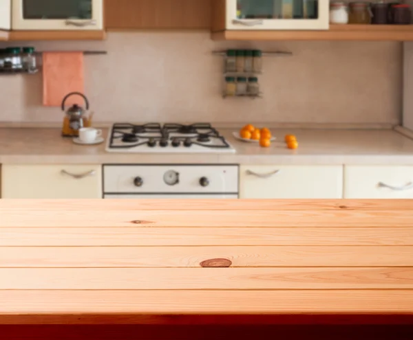 Кухонный интерьер деревянный стол — стоковое фото