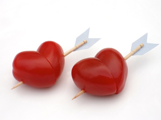 как сделать красивые сердечки из помидоров для романтического завтрака или ужина