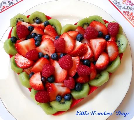 как сделать красивое сердце из фруктов из помидоров для романтического завтрака или ужина