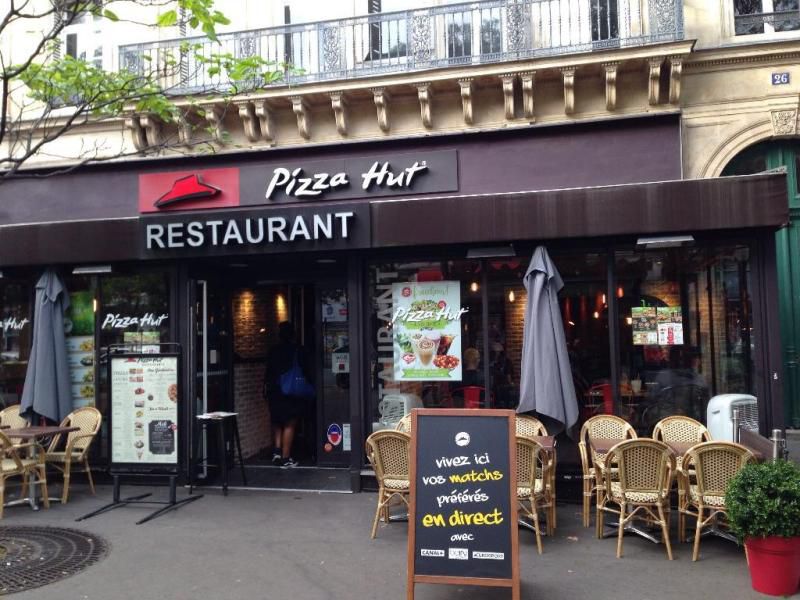 Ресторан Pizza Hut, Париж.