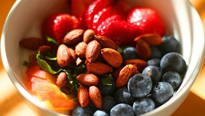Орехи и ягоды – полезно и вкусно