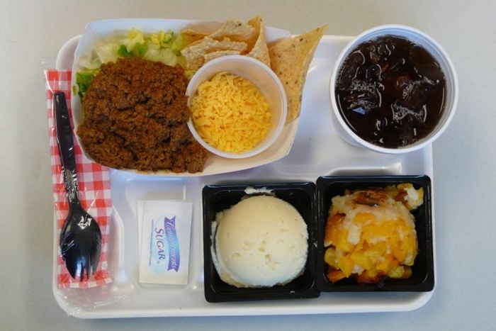 Школьные обеды в разных странах мира (14 фото)
