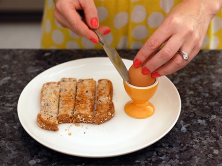 Уникальный английский вклад в мировую кулинарию: блюдо «яйца с солдатами». В жизни бывает наоборот. Фото: LipglossJunkie/flickr.com