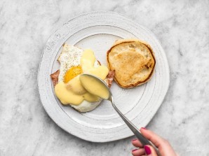 Яйца "Бенедикт" на завтрак - фото шаг 10