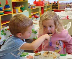 Стоит ли кормить ребенка перед детским садом