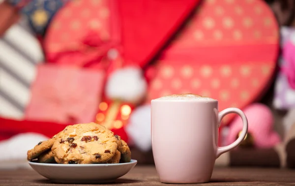 Cookie и чашка кофе на новогодний фон — стоковое фото