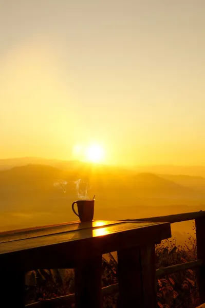 Силуэты на восход солнца утренний кофе Стоковое Фото