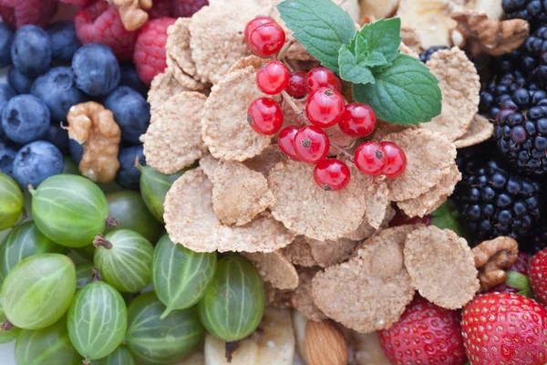 Breakfast - berries, fruit and muesli — стоковое фото