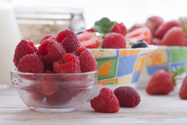 Breakfast - berries, fruit and muesli — стоковое фото