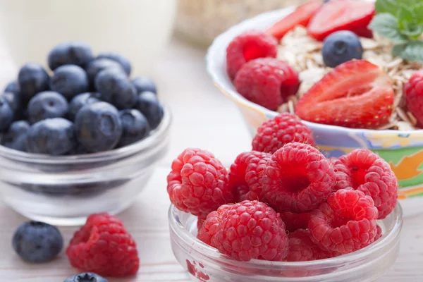 Breakfast - berries, fruit and muesli — стоковое фото