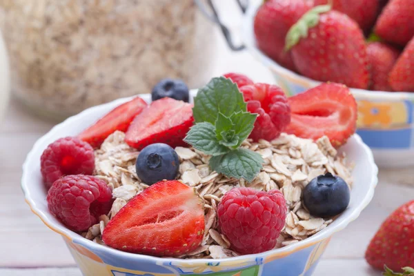 Breakfast - berries, fruit and muesli — стоковое фото