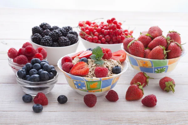 Breakfast - berries, fruit and muesli — стоковое фото