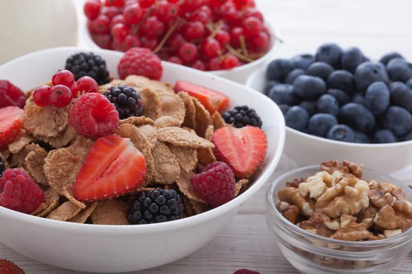 Breakfast - berries, fruit and muesli — стоковое фото