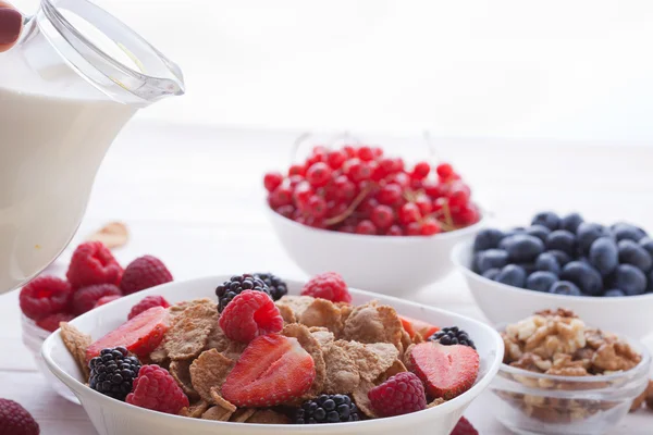 Breakfast - berries, fruit and muesli — стоковое фото