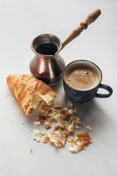 Close Shot Coffee Cup Cezve Bitten Croissant White Marble — стоковое фото