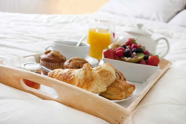 Завтрак в постели — стоковое фото